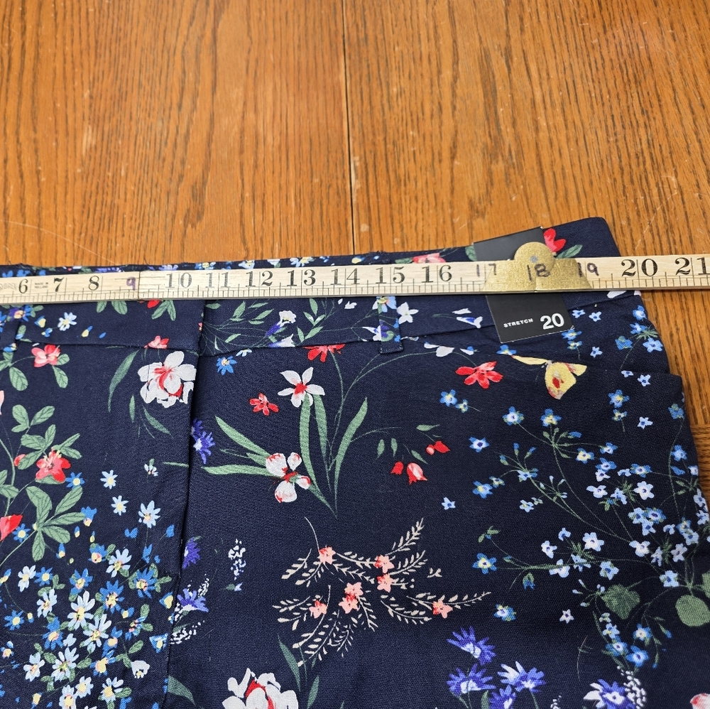 NWT New York & Company Slim Ankle Navy Blue Floral Plus Size 20 Pants - Picture 3 of 10